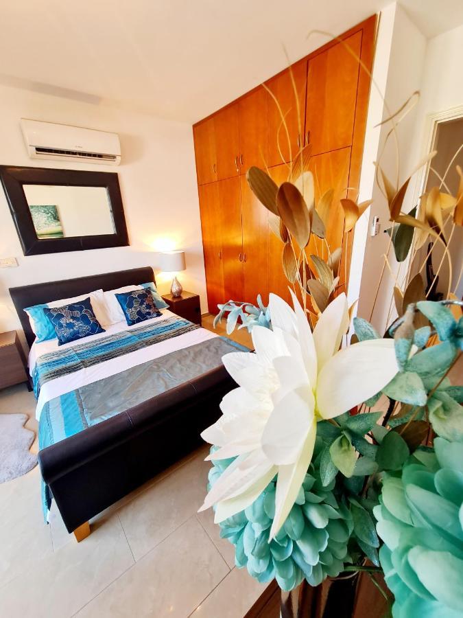 Stunning Apartment C106 With Balcony Looking Over Pool Peyia Exterior photo