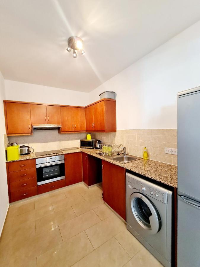 Stunning Apartment C106 With Balcony Looking Over Pool Peyia Exterior photo