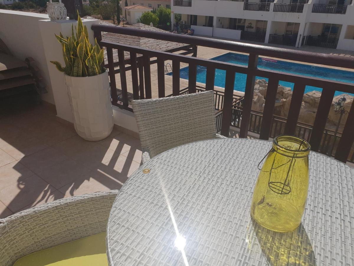 Stunning Apartment C106 With Balcony Looking Over Pool Peyia Exterior photo